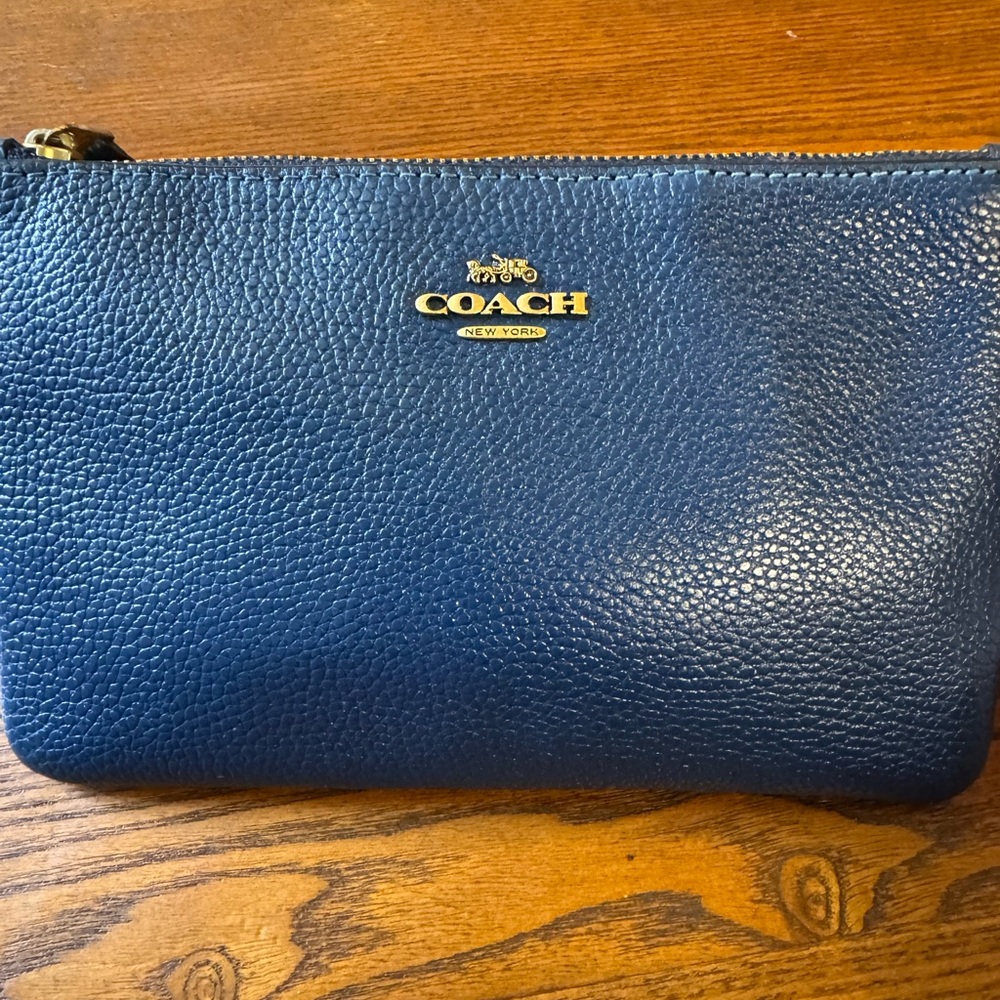 Coach Navy Leather Pouch Zip Clutch Gold Logo Minimalist Chic Travel wallet chic - Picture 5 of 8